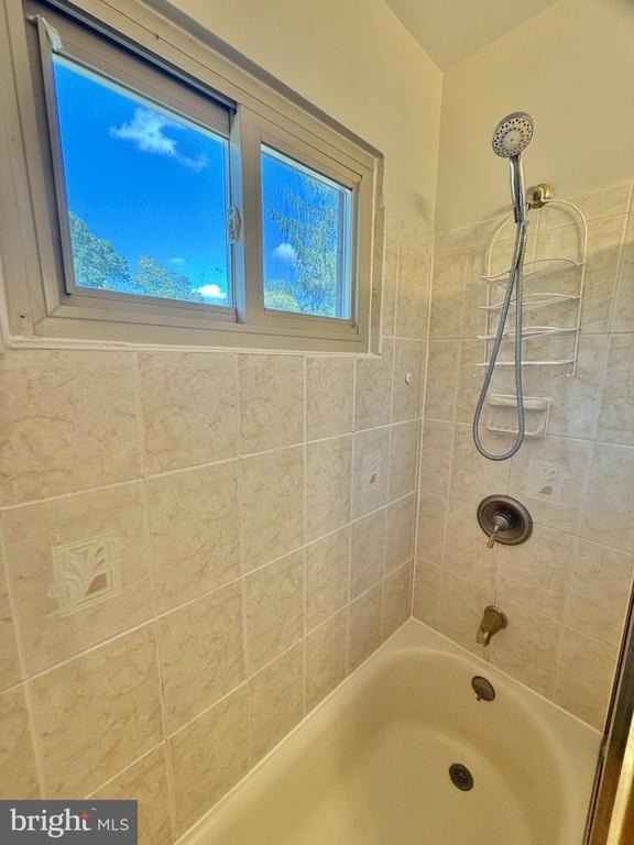 7700 Glenister Drive - Photo 16
