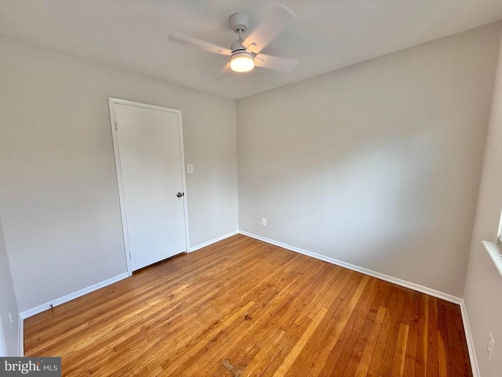 7700 Glenister Drive - Photo 12