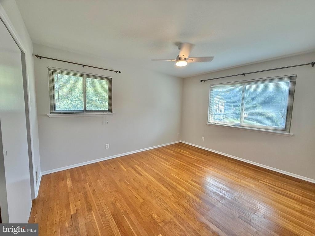 7700 Glenister Drive - Photo 9