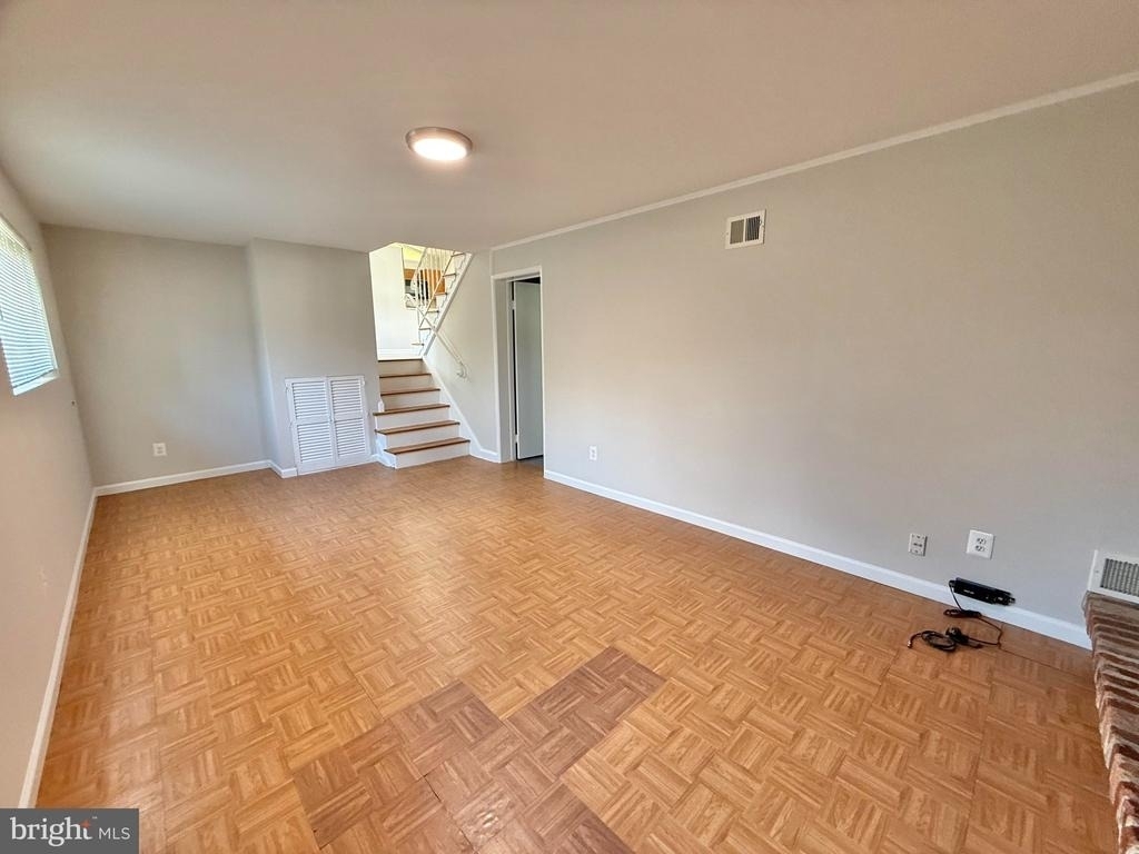 7700 Glenister Drive - Photo 18