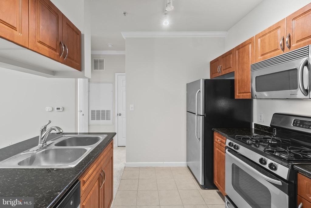 12929 Centre Park Circle - Photo 10