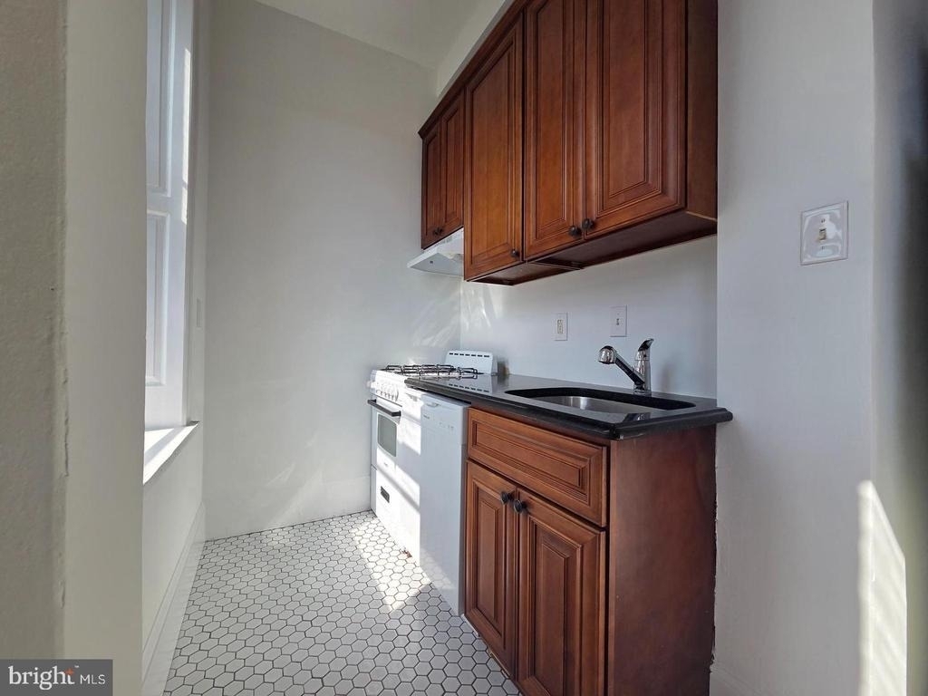 348 Green Lane - Photo 3