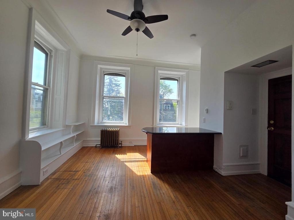 348 Green Lane - Photo 2