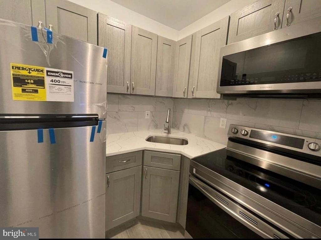2731 N Darien Street - Photo 2