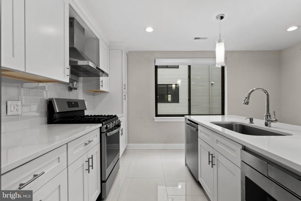 1600 N Bodine Street - Photo 7