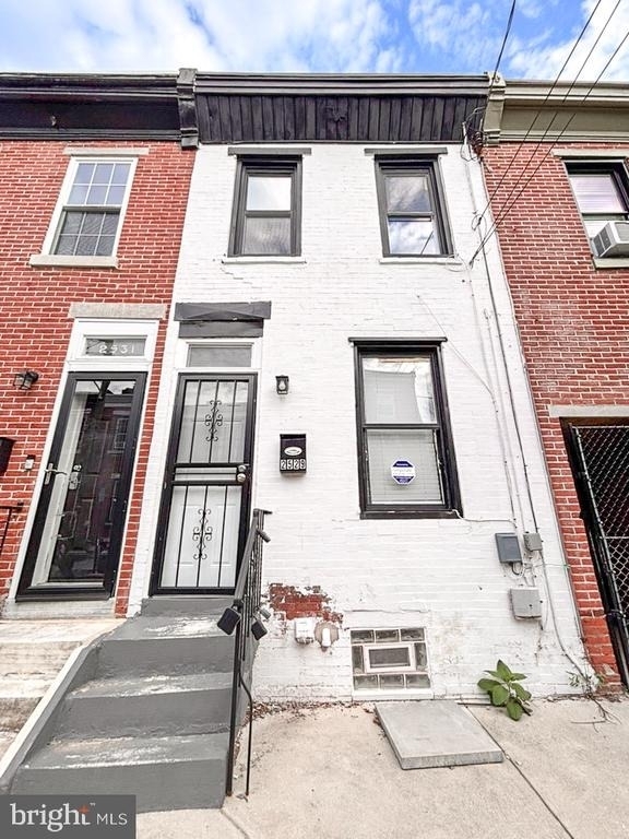 2529 Collins Street - Photo 0