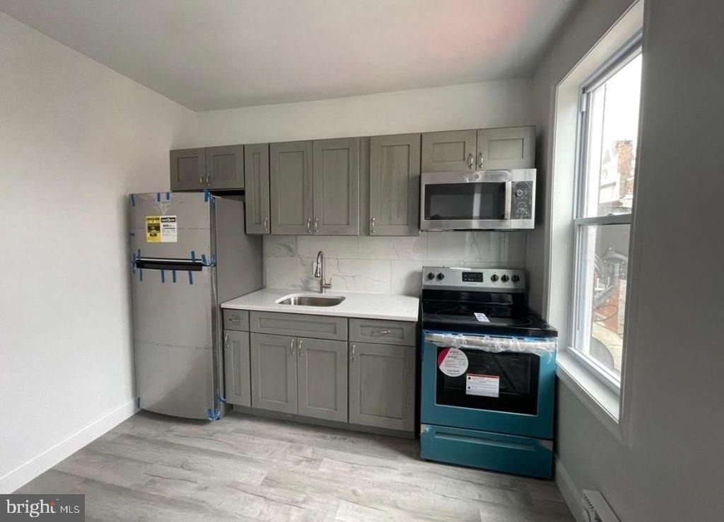 2731 N Darien Street - Photo 2