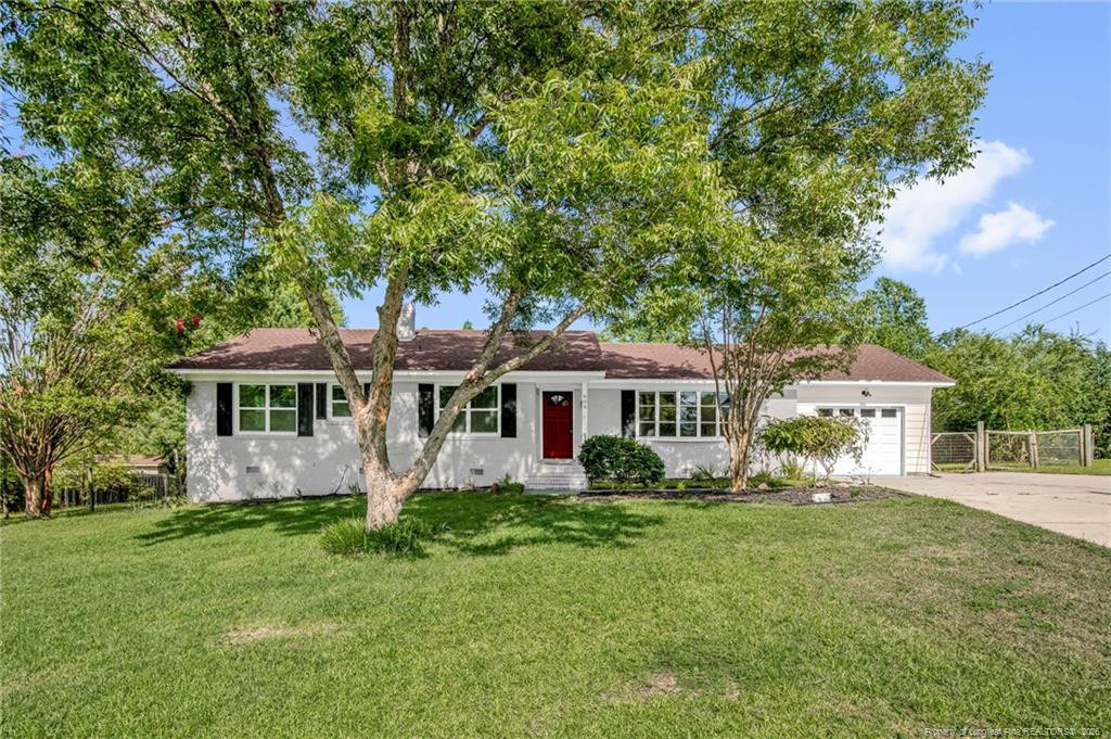 604 Roundtree Drive - Photo 0