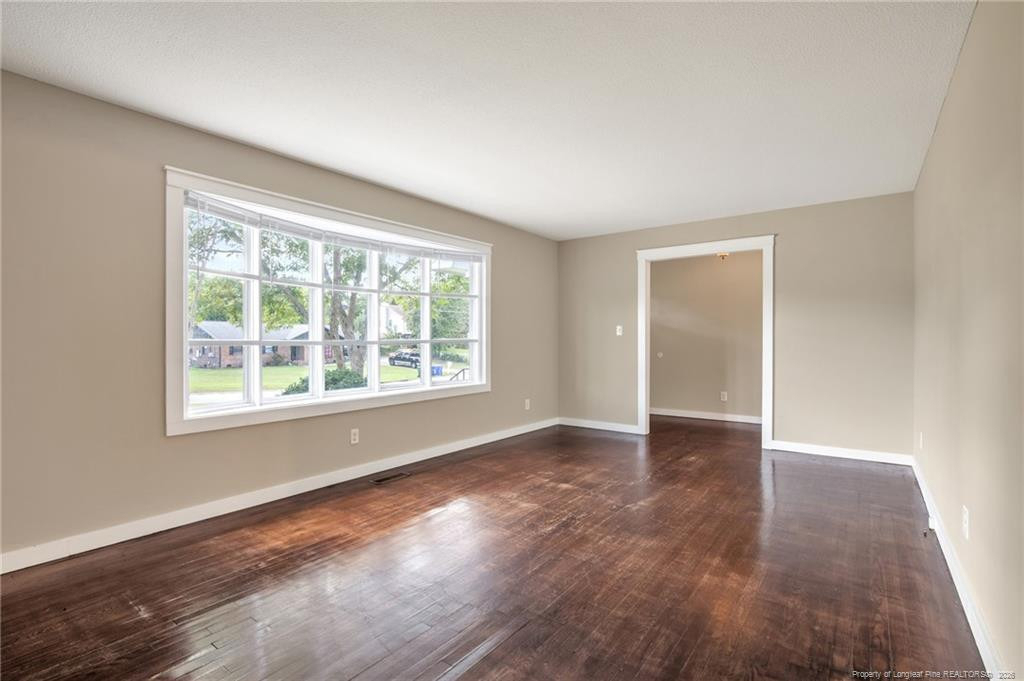 604 Roundtree Drive - Photo 5