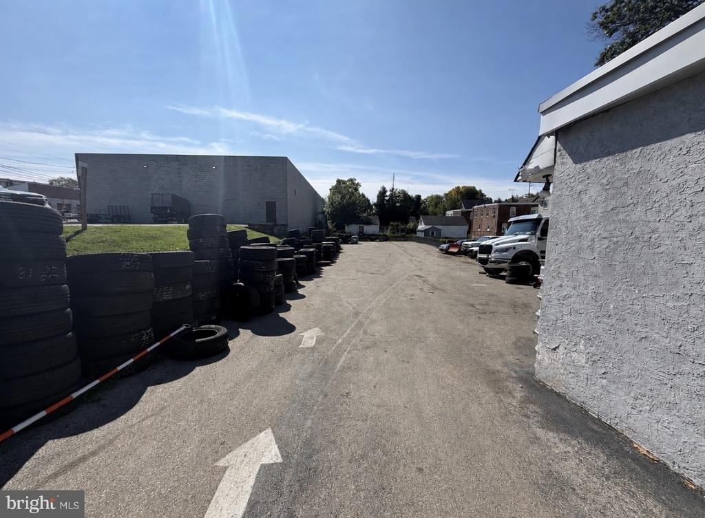 1116 Macdade Boulevard - Photo 2