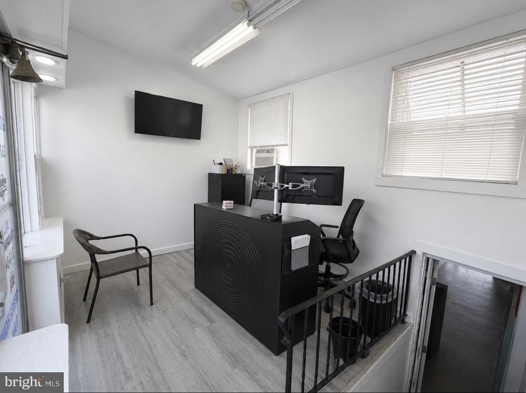 1116 Macdade Boulevard - Photo 8