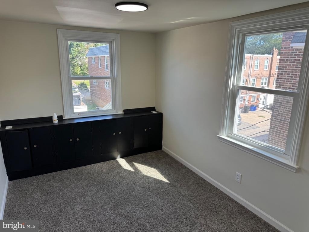 323 Spruce Street - Photo 11