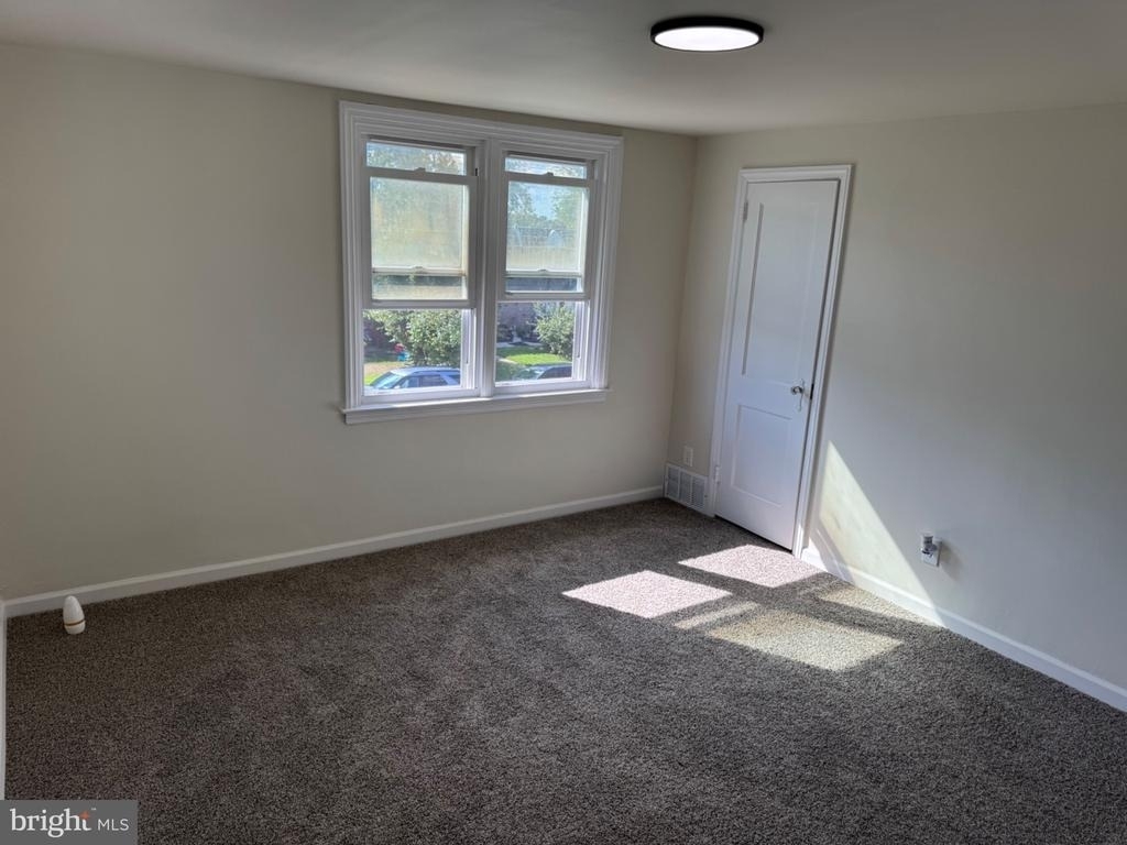 323 Spruce Street - Photo 10