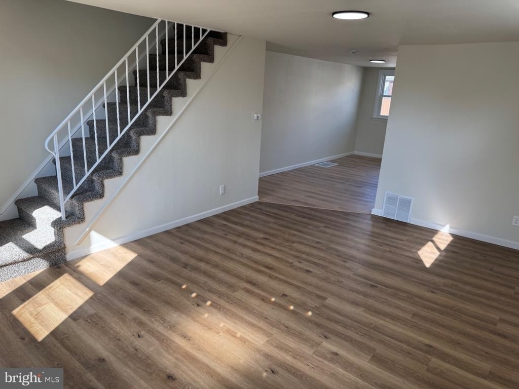 323 Spruce Street - Photo 14