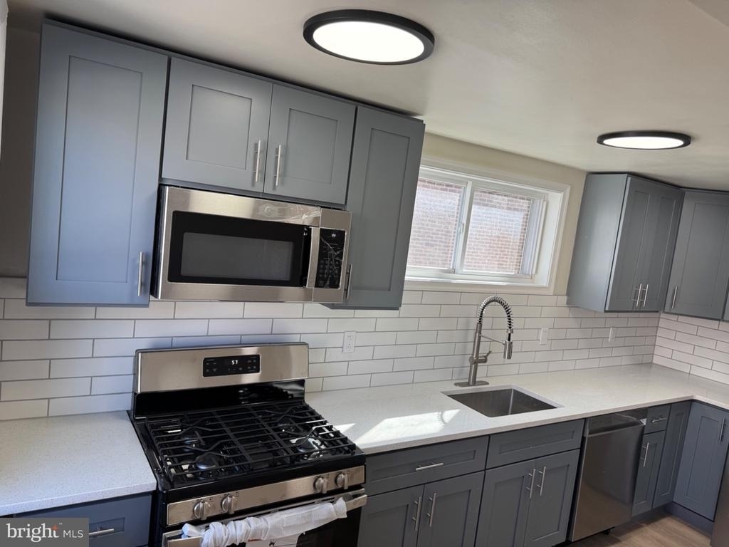 323 Spruce Street - Photo 6