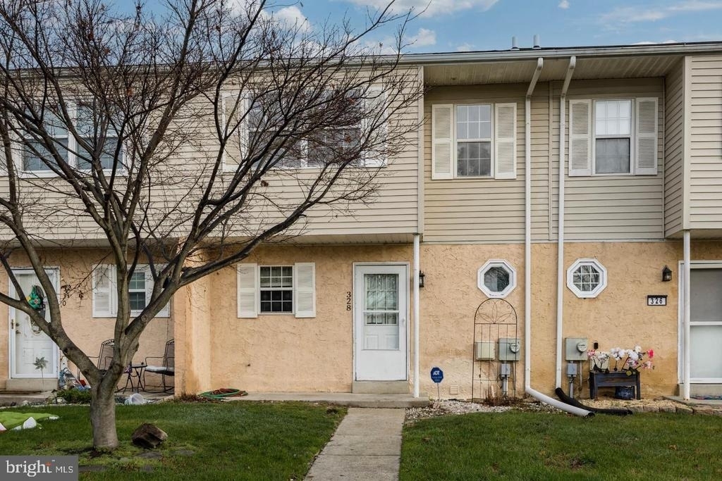 328 Carlyn Court - Photo 1