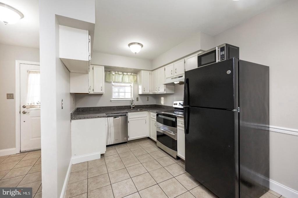 328 Carlyn Court - Photo 4