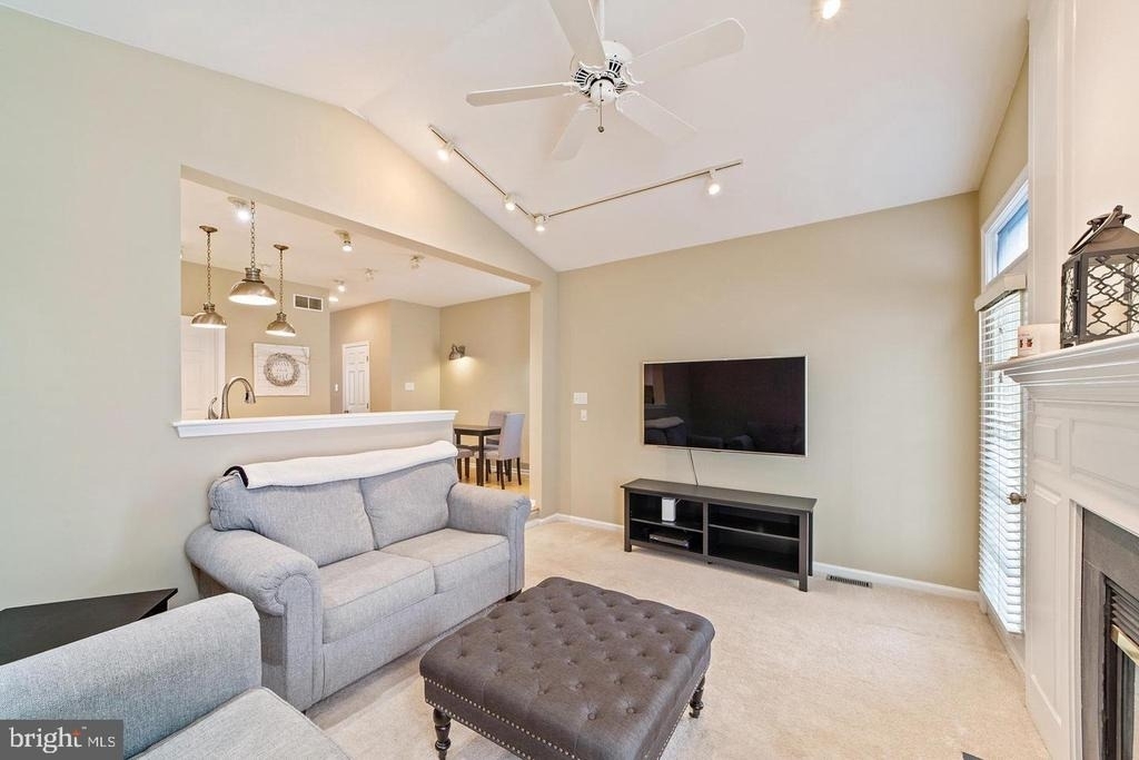 104 Victoria Court - Photo 2