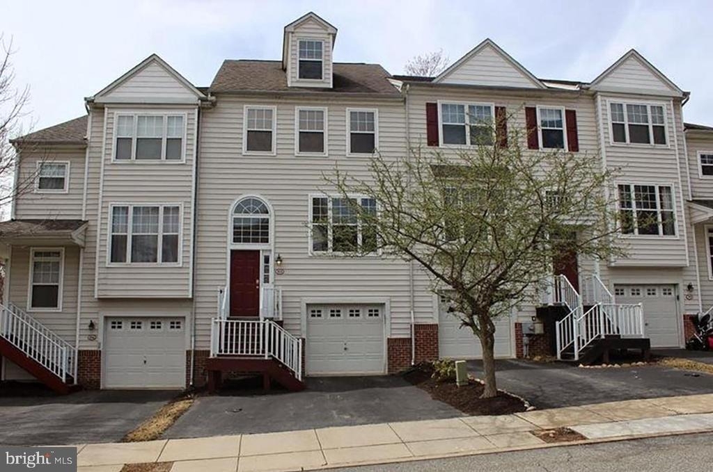 104 Victoria Court - Photo 0