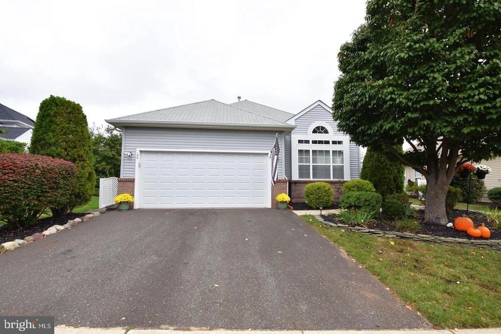 133 Belvedere Drive N - Photo 0