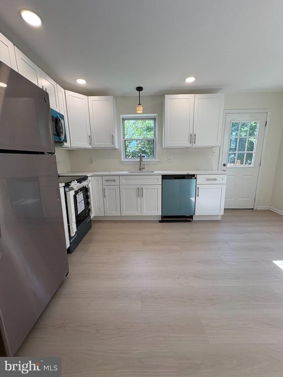 705 Powell Street - Photo 2