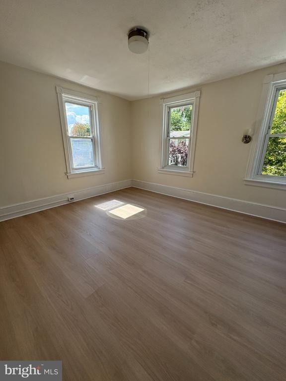 705 Powell Street - Photo 10