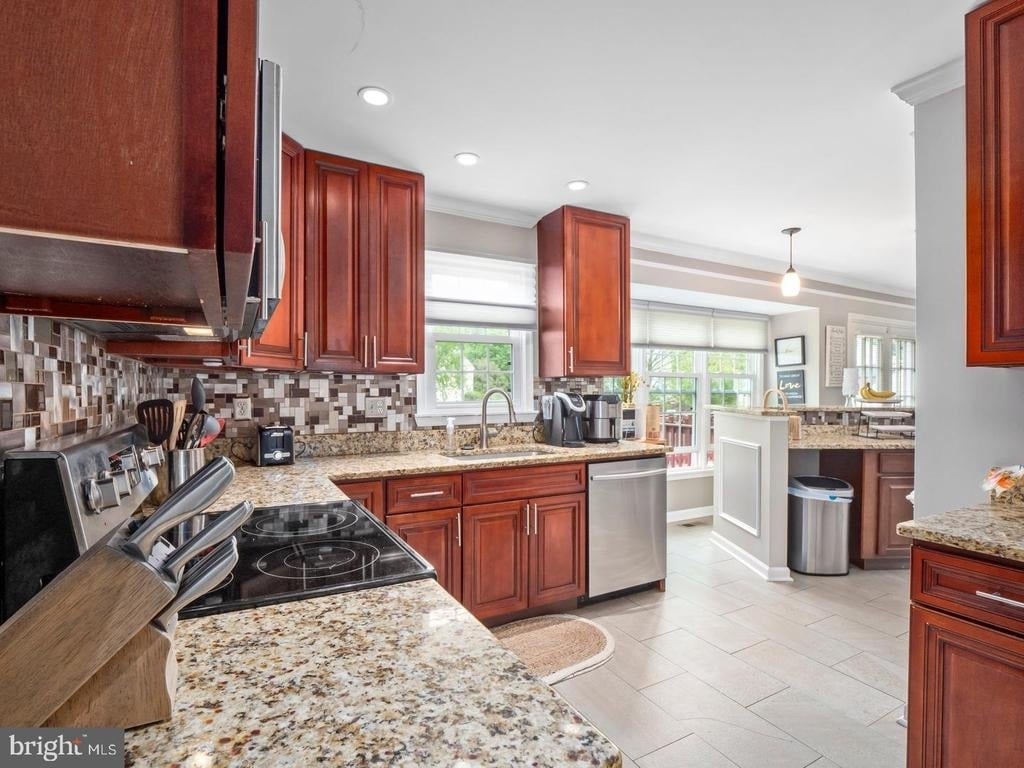 13908 Amberly Court - Photo 8