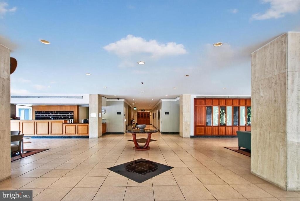 10401 Grosvenor Place - Photo 12