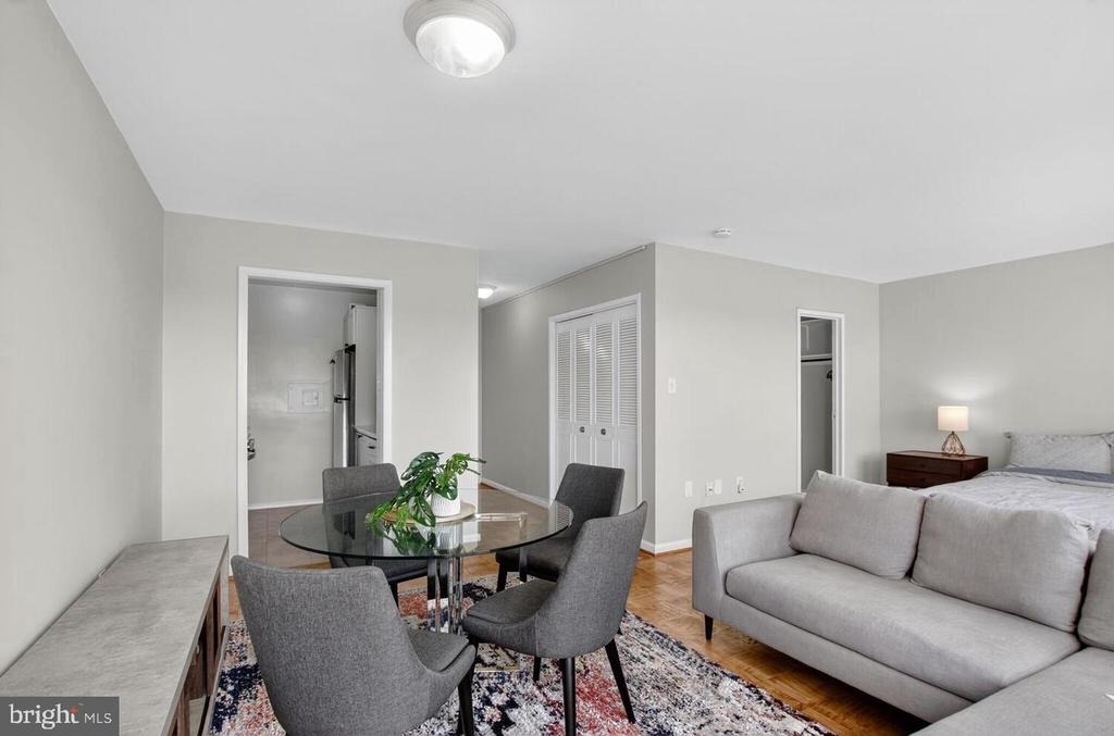 10401 Grosvenor Place - Photo 11