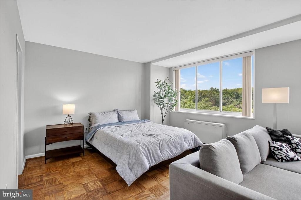 10401 Grosvenor Place - Photo 3