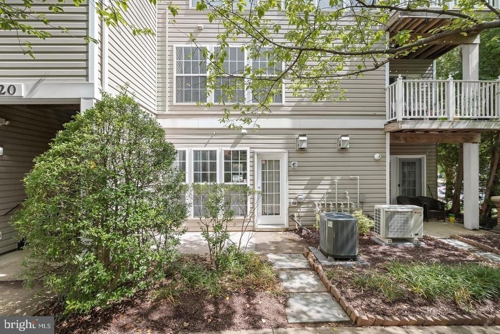 222 Fallsgrove Boulevard - Photo 11