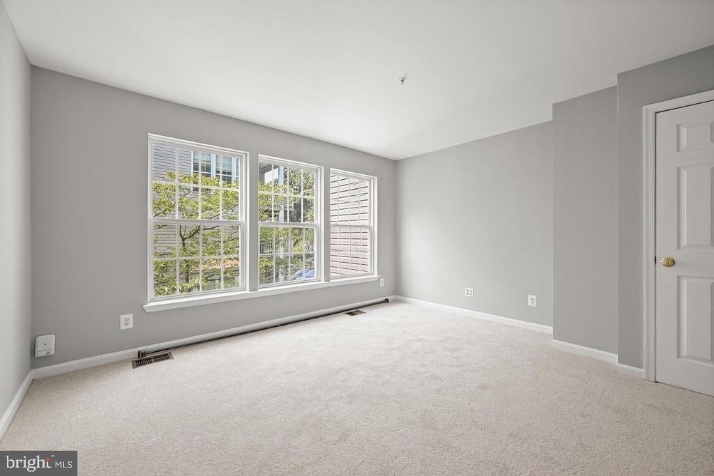 222 Fallsgrove Boulevard - Photo 38