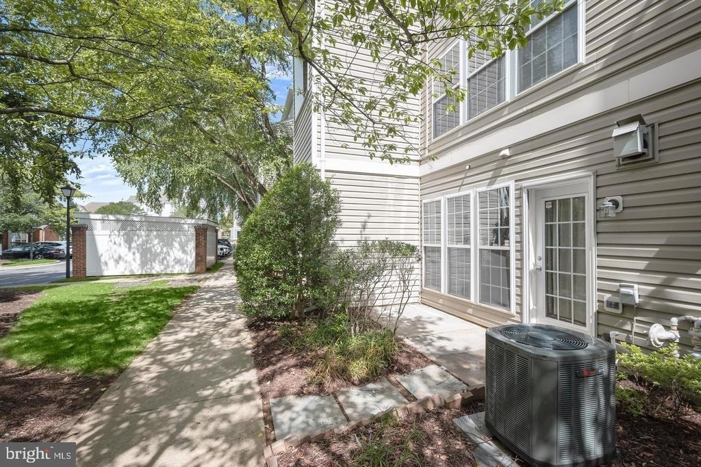 222 Fallsgrove Boulevard - Photo 48