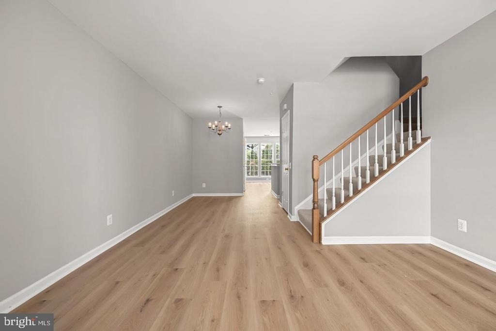 222 Fallsgrove Boulevard - Photo 4