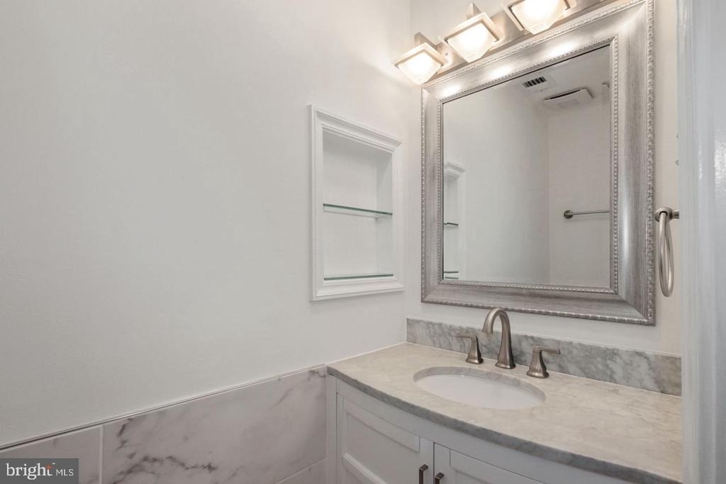 5801 Linden Square Court - Photo 10