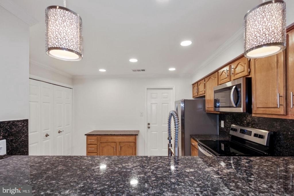 5801 Linden Square Court - Photo 8