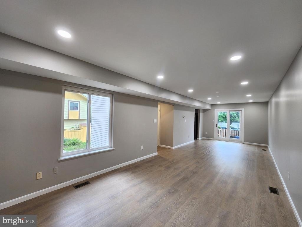 16 Steven Court - Photo 1