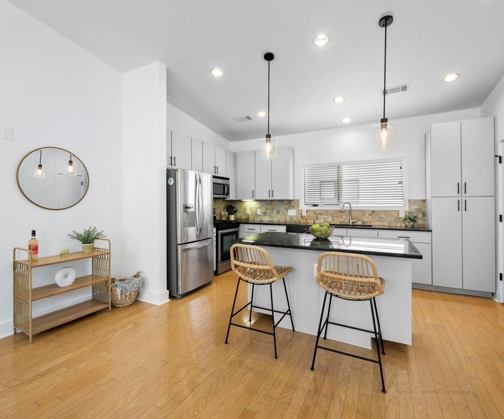 1702 S Lamar Blvd - Photo 3