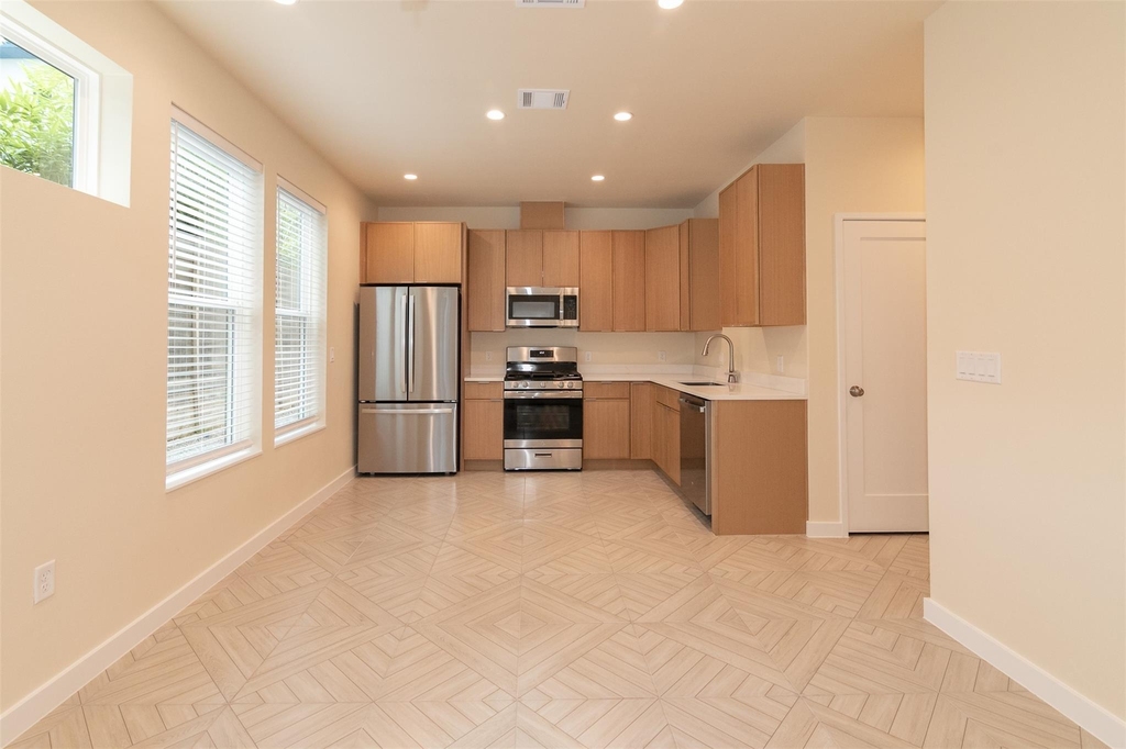 1012 W Milton St - Photo 2