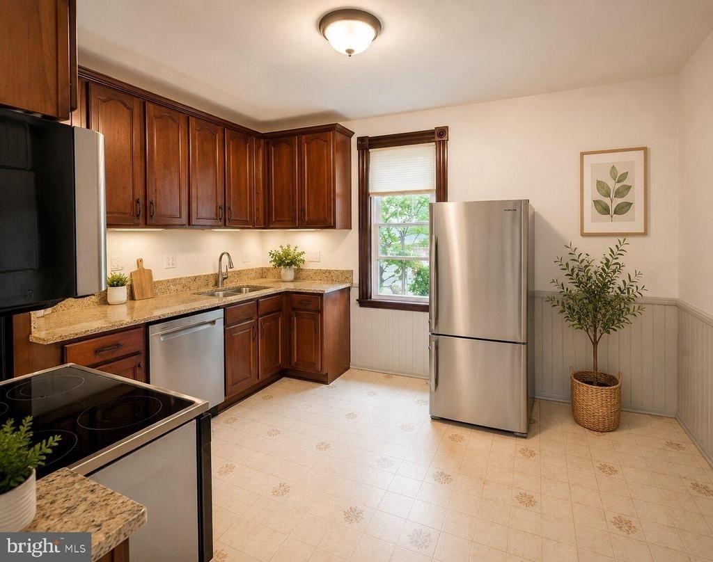 8 N Virginia Avenue - Photo 2
