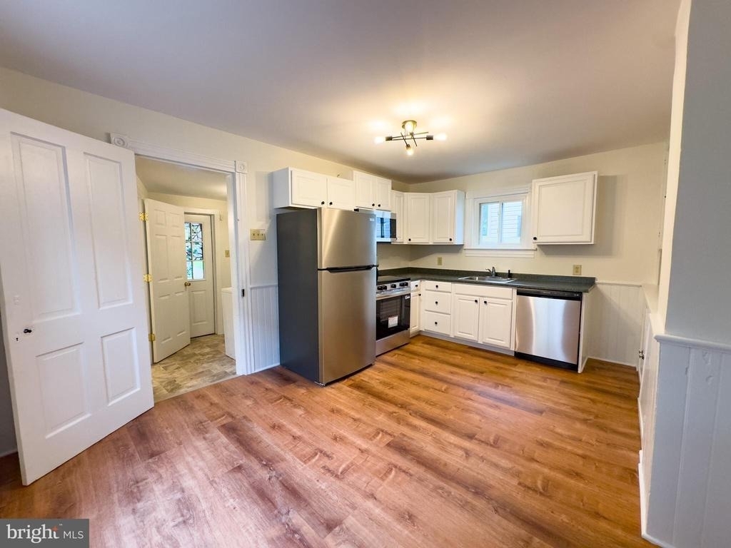 213 W B Street - Photo 8