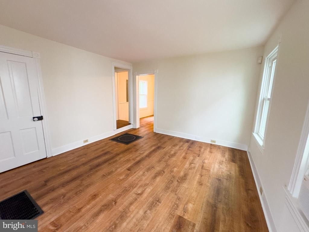 213 W B Street - Photo 4