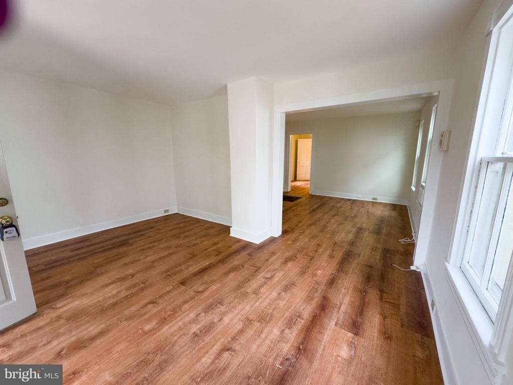 213 W B Street - Photo 3