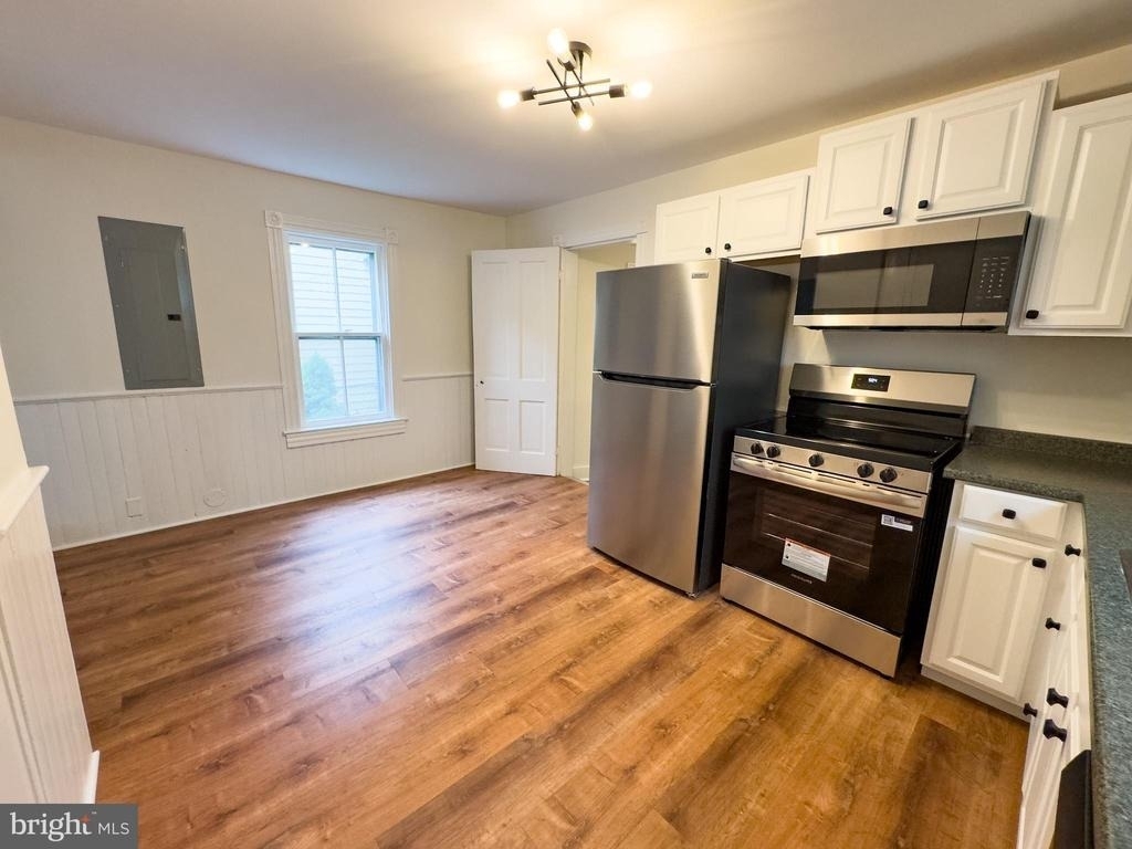 213 W B Street - Photo 9