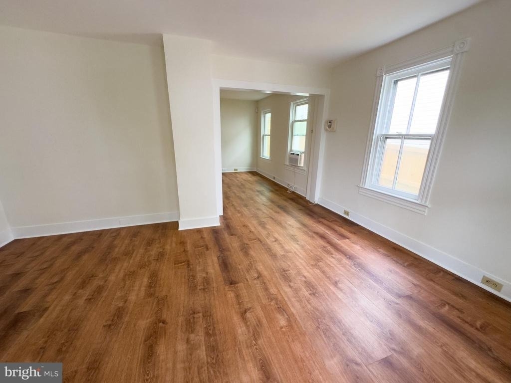 213 W B Street - Photo 2