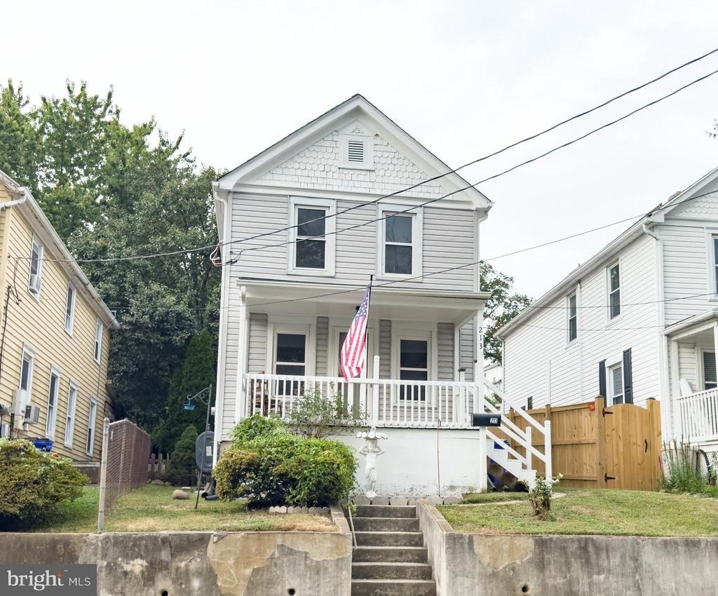 213 W B Street - Photo 0