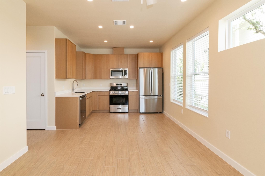 1012 W Milton St - Photo 2