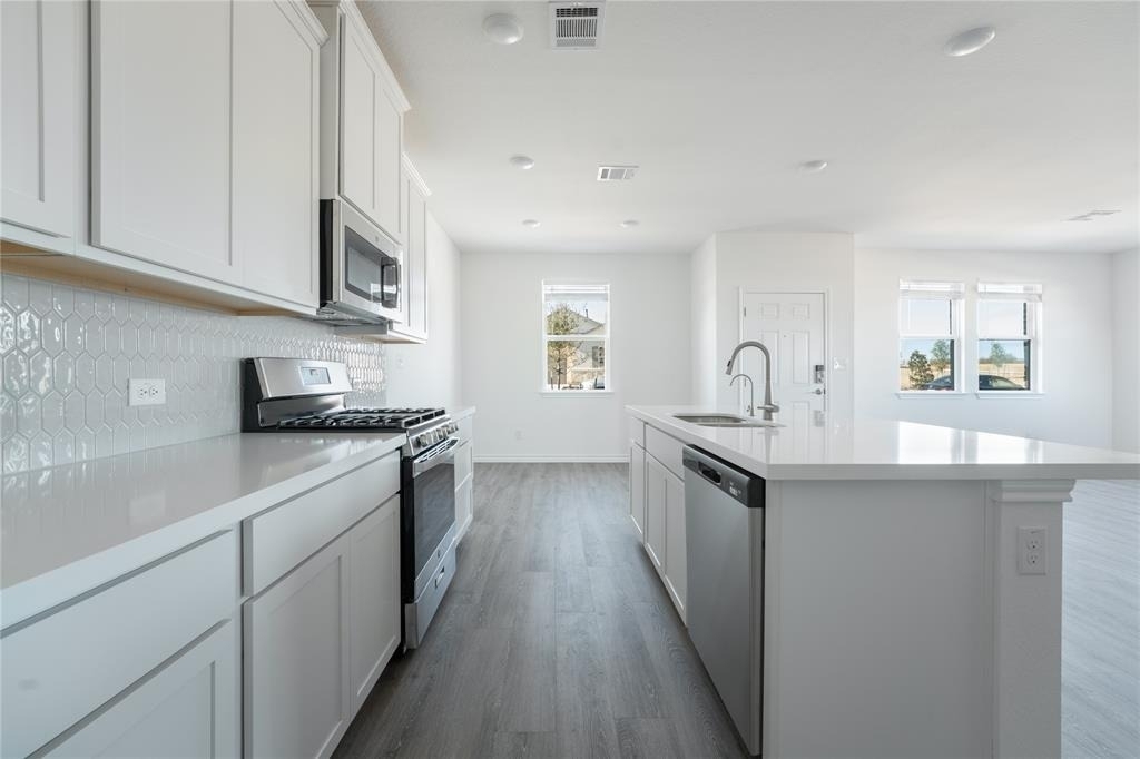 103 W Thurman Holt Rd - Photo 1