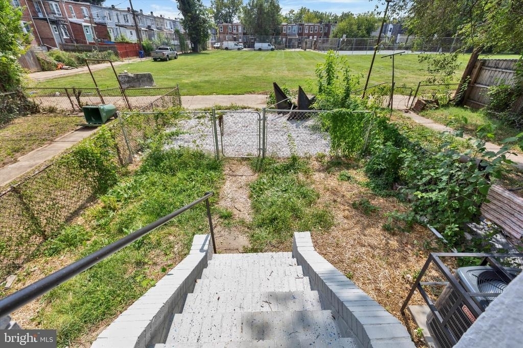 3015 Spaulding Avenue - Photo 26