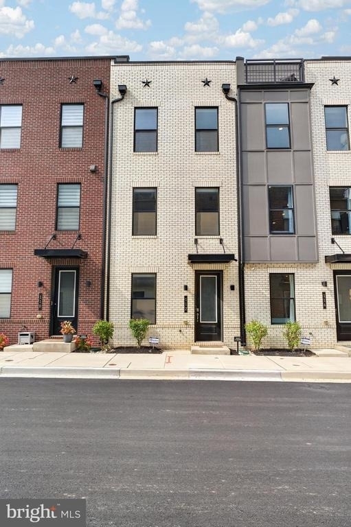 112 Glass Lane - Photo 1